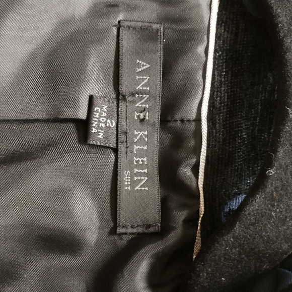 Suit - Picture 4 of 5